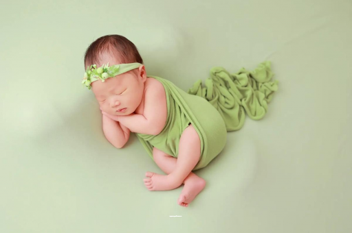 泰州宝宝趴着睡是积食吗